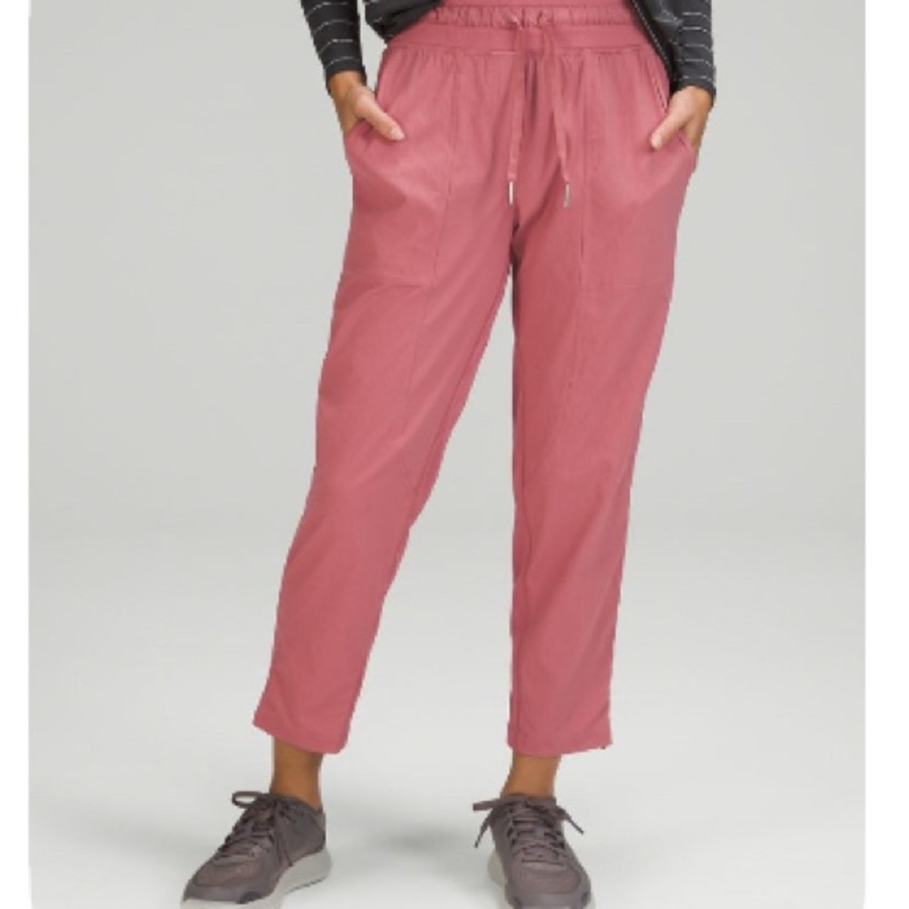 Lululemon Athletica cropped dance pants Size 14 Brier Rose